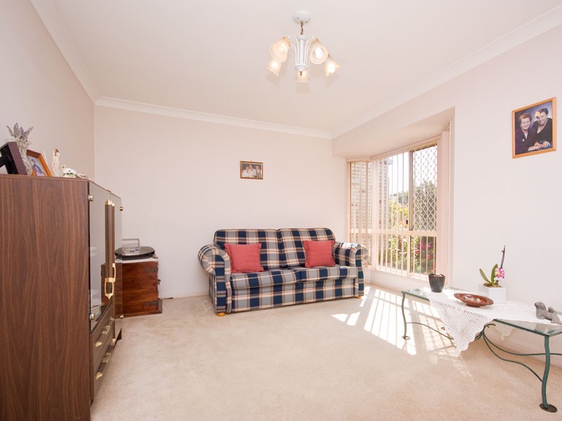 35 Lakeside Crescent, Forest Lake QLD 4078