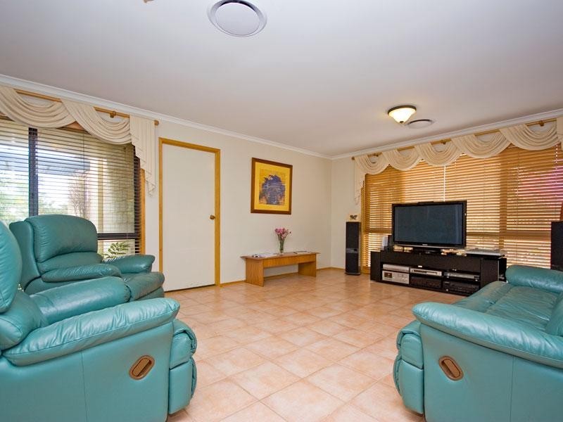 2 Claremont Parade, Forest Lake QLD 4078