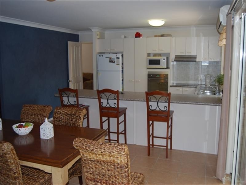 8 Robusta Place, Forest Lake QLD 4078