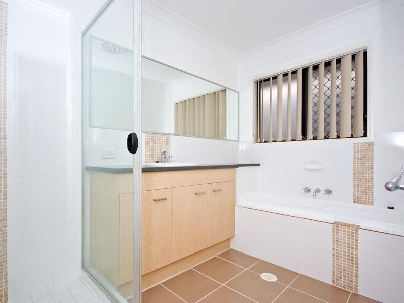 10 Snowy River Circuit, Forest Lake QLD 4078