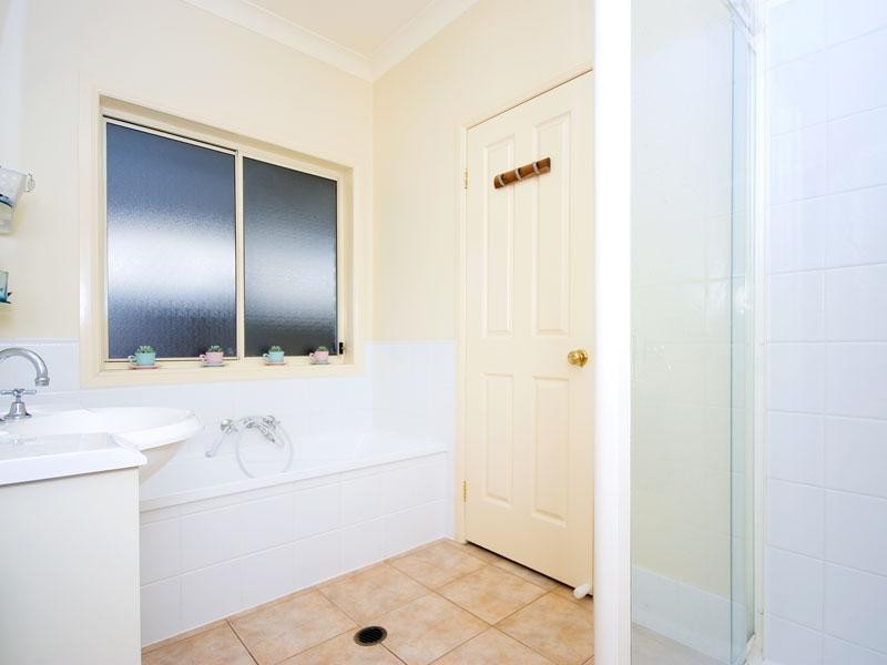 16 Pintail Crescent, Forest Lake QLD 4078