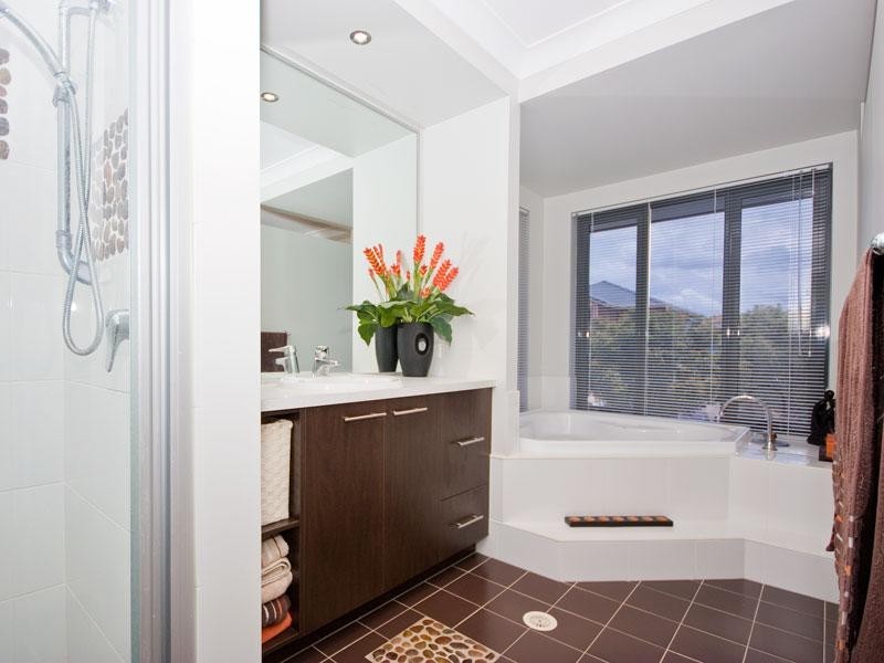 18 St Tropez Street, Forest Lake QLD 4078