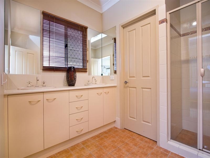 12 Paterson Place, Forest Lake QLD 4078