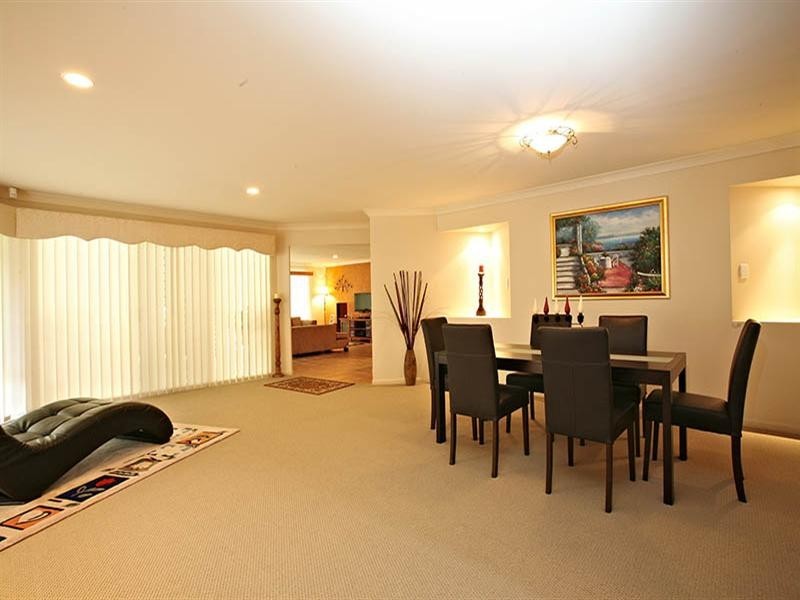 7 St Ives Circuit, Forest Lake QLD 4078