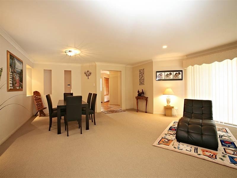 7 St Ives Circuit, Forest Lake QLD 4078