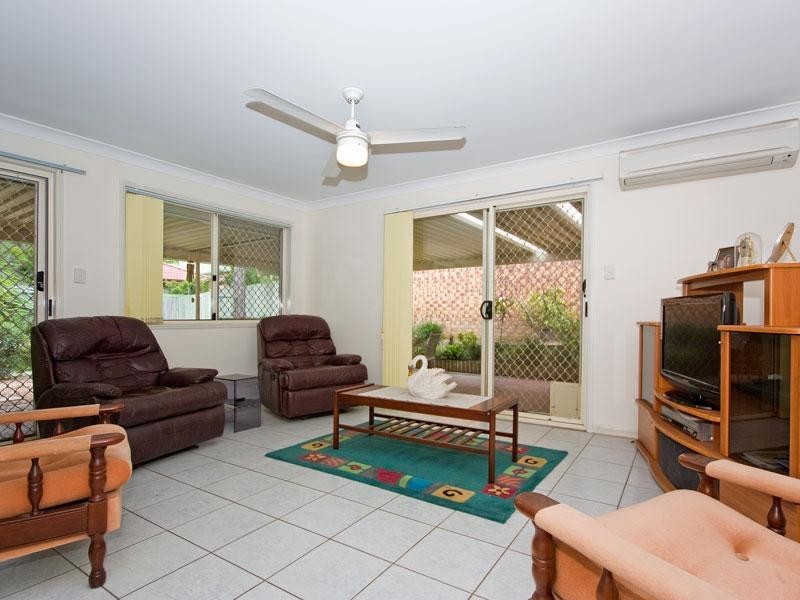 10 Cambridge Crescent, Forest Lake QLD 4078