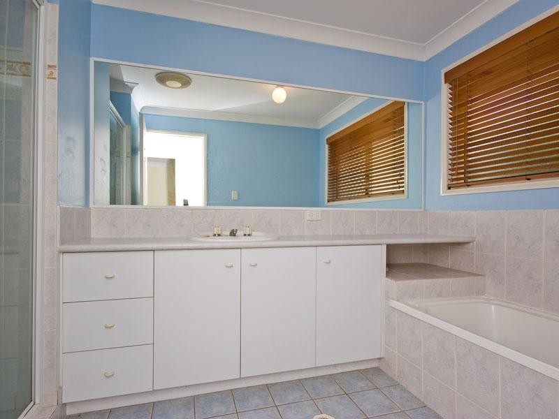 10 Cambridge Crescent, Forest Lake QLD 4078