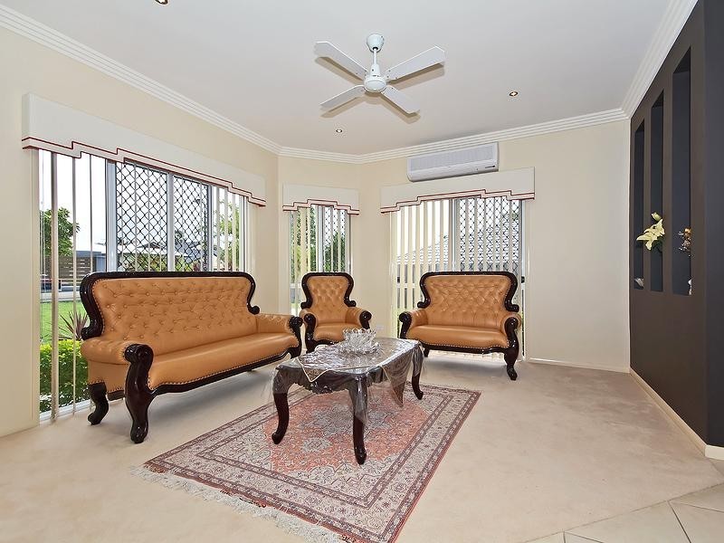 44 Parkwood Drive, Heathwood QLD 4110