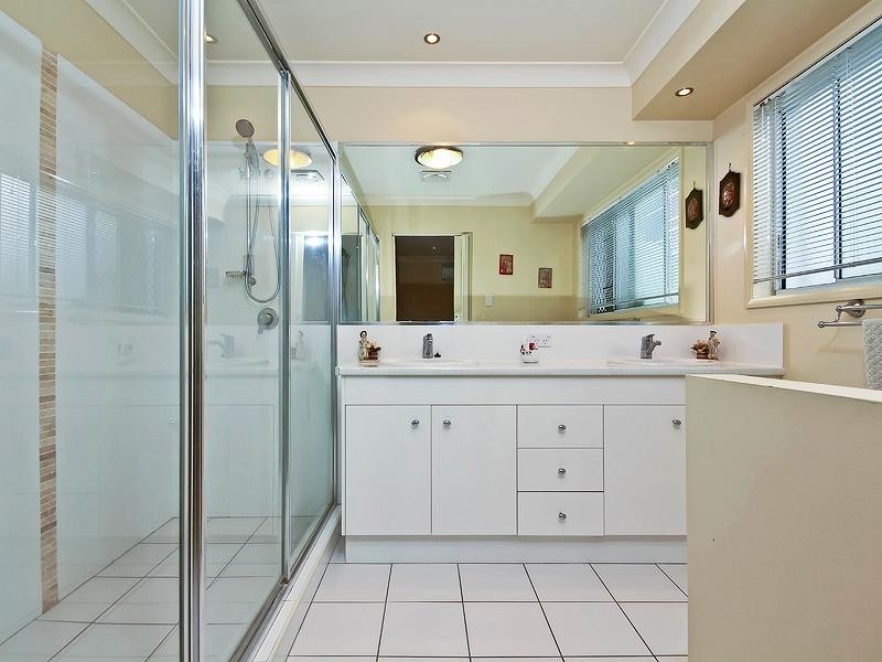 44 Parkwood Drive, Heathwood QLD 4110