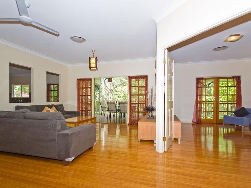 18 Canterbury Close, Forest Lake QLD 4078