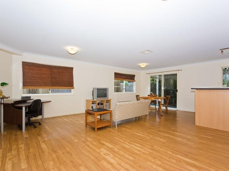 18 Canterbury Close, Forest Lake QLD 4078