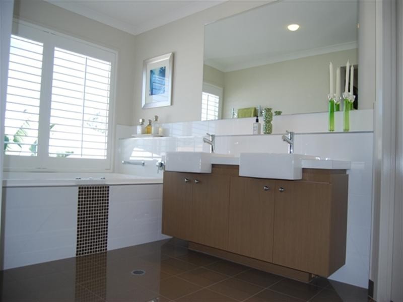 12 Tea Tree Street, Heathwood QLD 4110