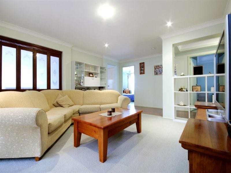 8 Simpson Way, Forest Lake QLD 4078