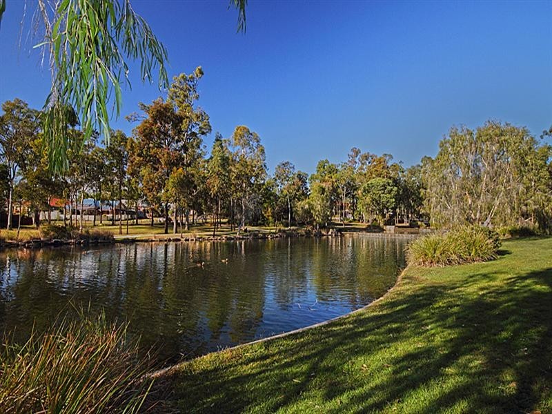 8 Simpson Way, Forest Lake QLD 4078