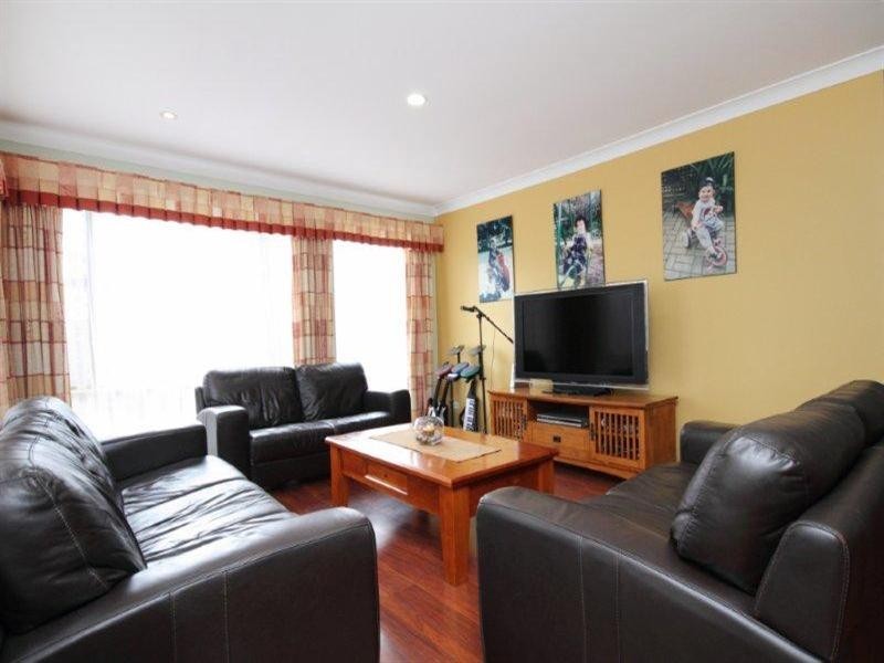 8 Simpson Way, Forest Lake QLD 4078