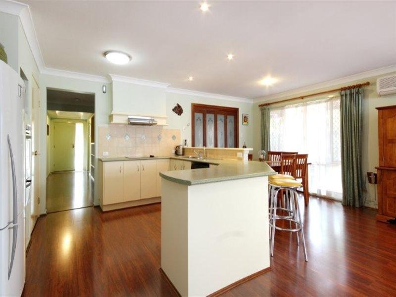 8 Simpson Way, Forest Lake QLD 4078