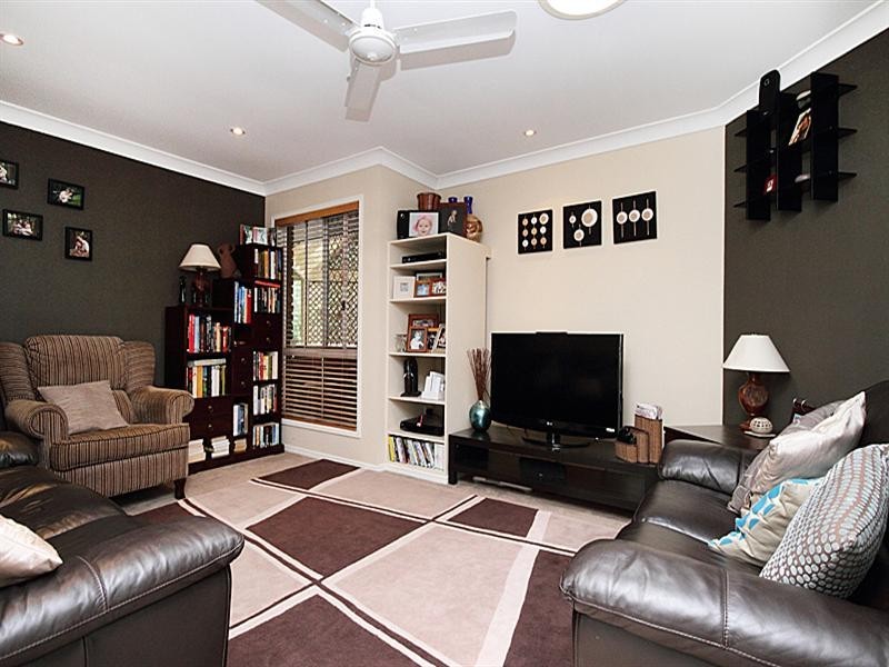 14 Barrier Place, Forest Lake QLD 4078