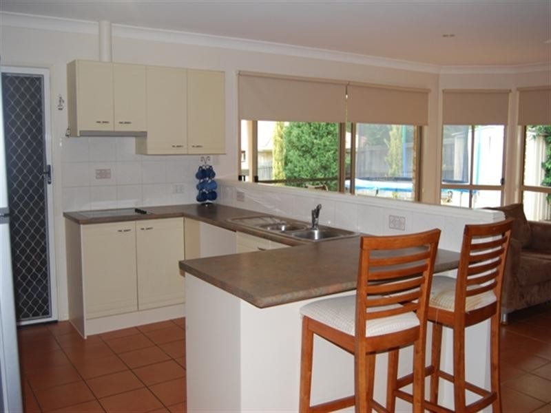 4 Glider Close, Doolandella QLD 4077