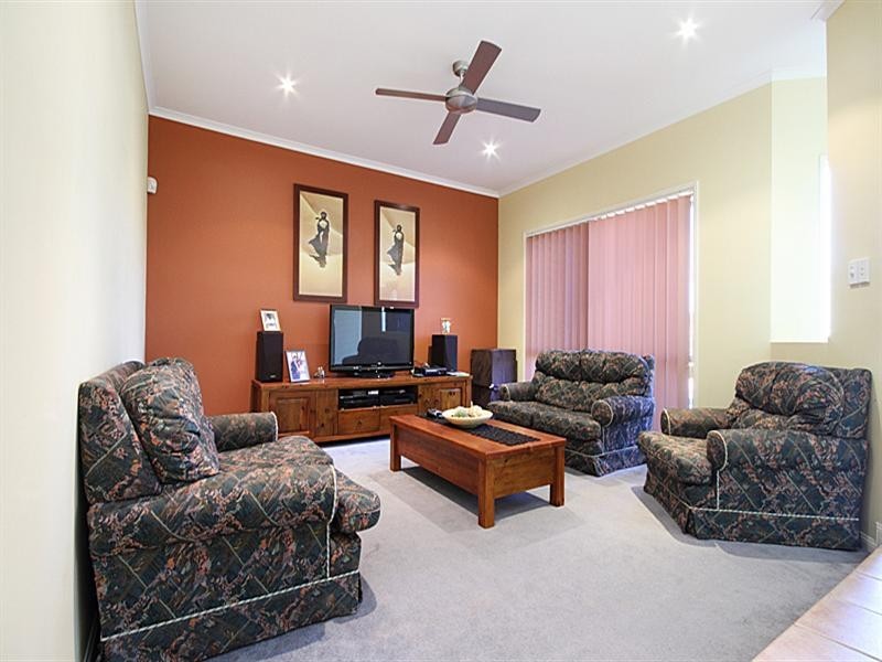 9 Hamilton Close, Forest Lake QLD 4078