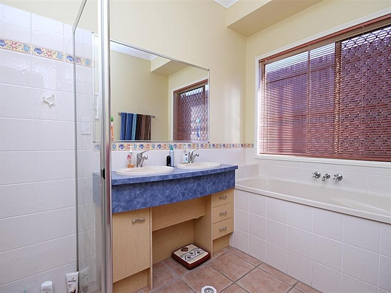 9 Hamilton Close, Forest Lake QLD 4078