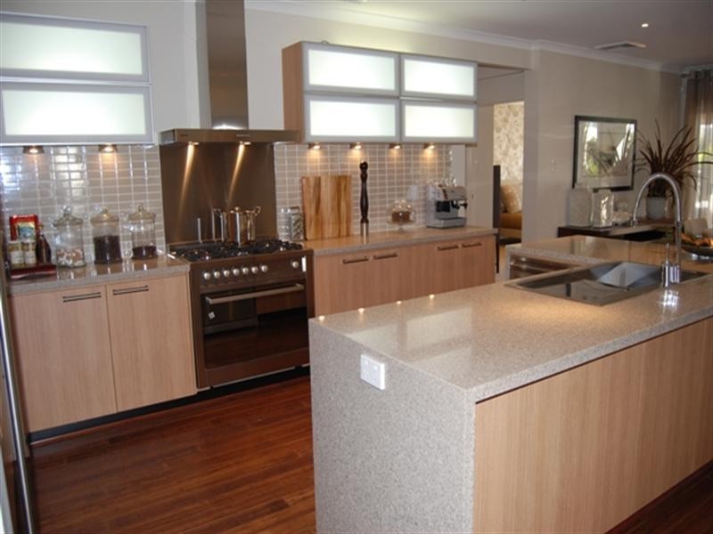 8 Tea Tree Street, Heathwood QLD 4110