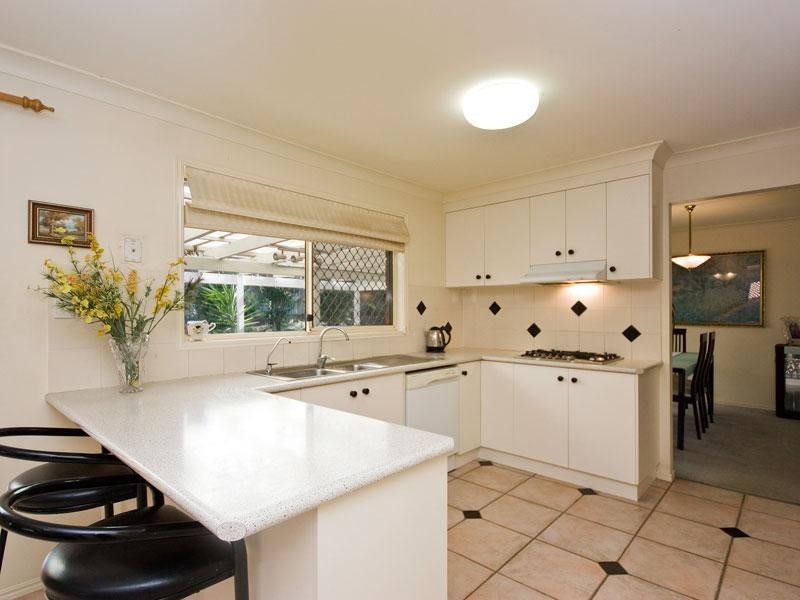 15 Burke Place, Forest Lake QLD 4078