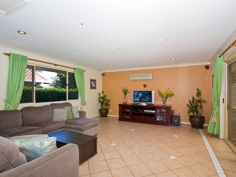 15 Burke Place, Forest Lake QLD 4078