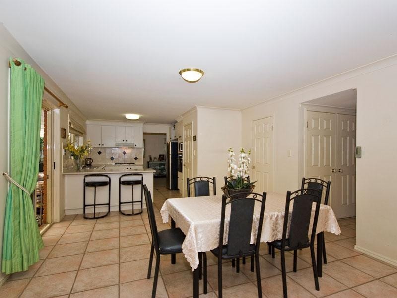 15 Burke Place, Forest Lake QLD 4078