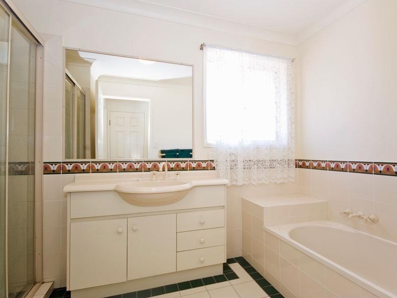 15 Burke Place, Forest Lake QLD 4078