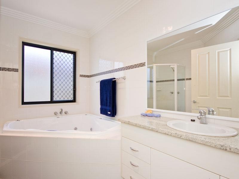 38 Summit Terrace, Forest Lake QLD 4078