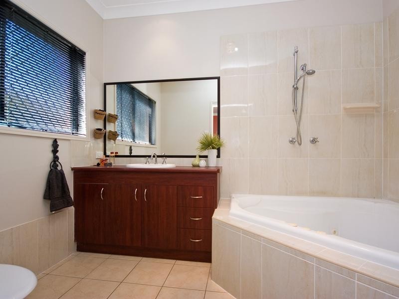 12 Jetty Walk, Forest Lake QLD 4078