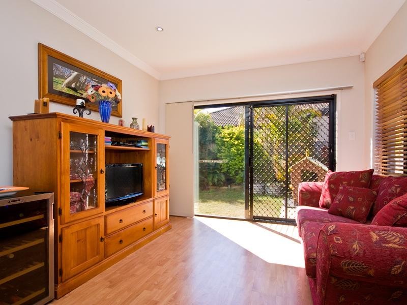 12 Jetty Walk, Forest Lake QLD 4078