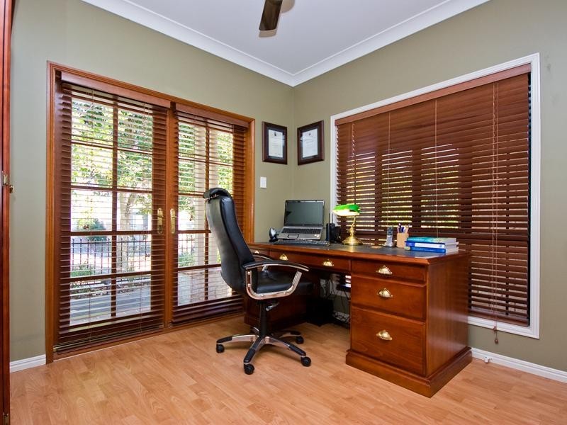 12 Jetty Walk, Forest Lake QLD 4078