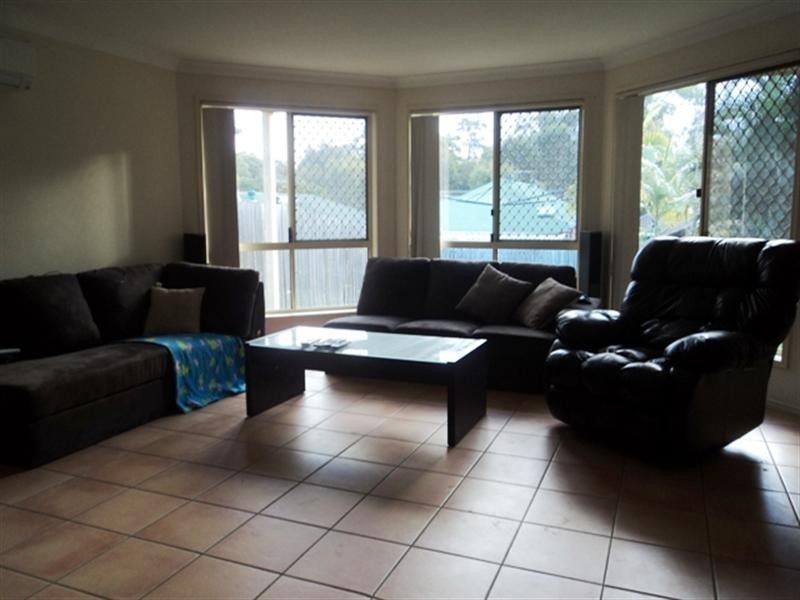 8 Pintail Crescent, Forest Lake QLD 4078