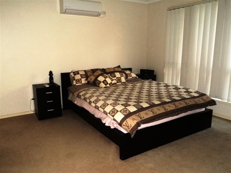 8 Pintail Crescent, Forest Lake QLD 4078