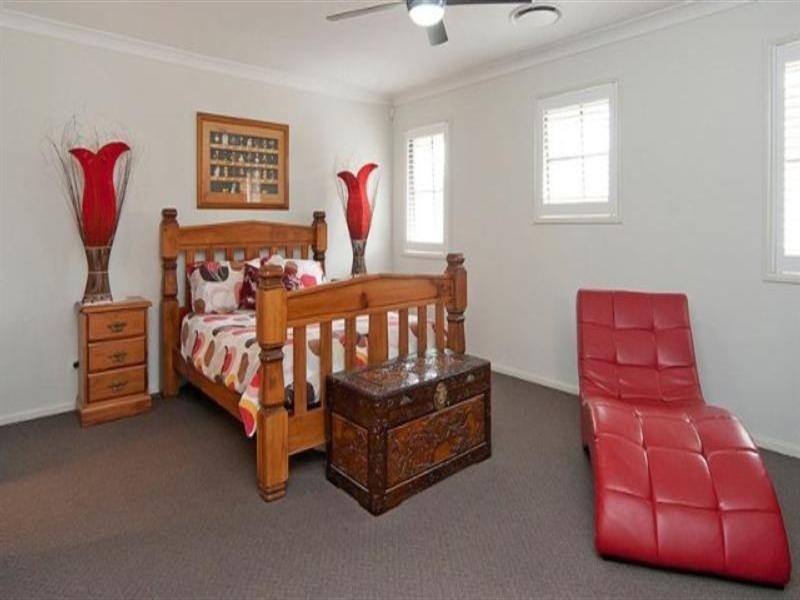 49 Laurel Street, Heathwood QLD 4110