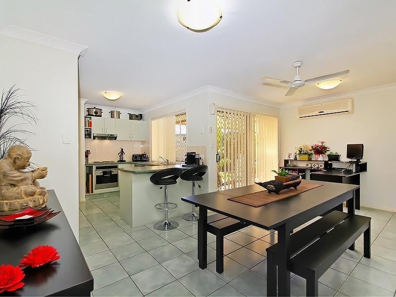 1 Wren Place, Forest Lake QLD 4078