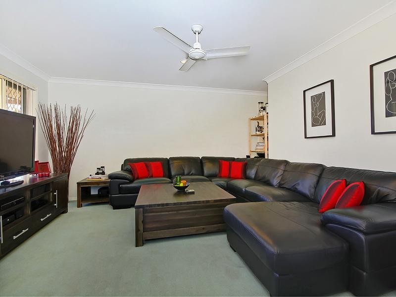 1 Wren Place, Forest Lake QLD 4078