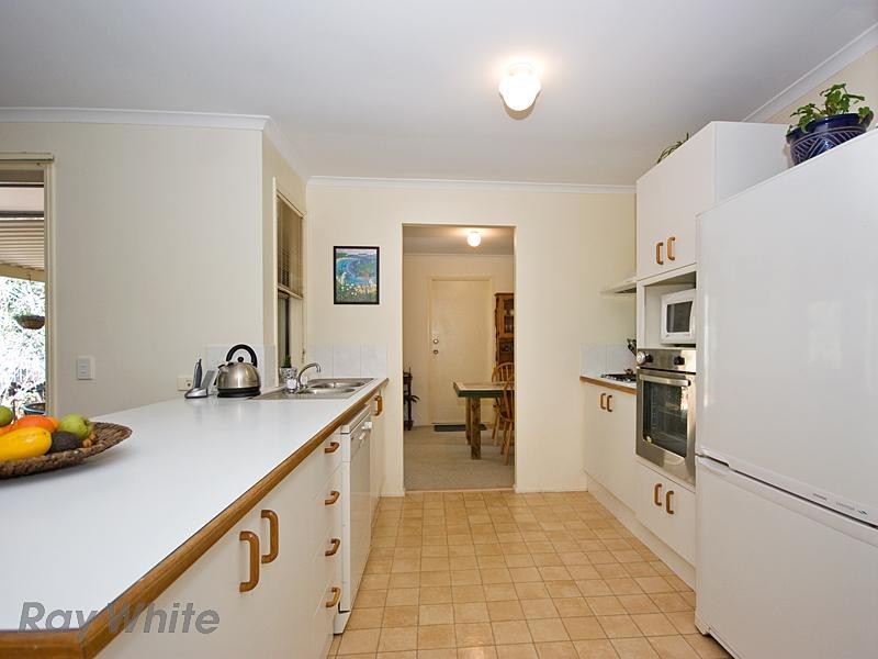 27 Ponderosa Place, Forest Lake QLD 4078