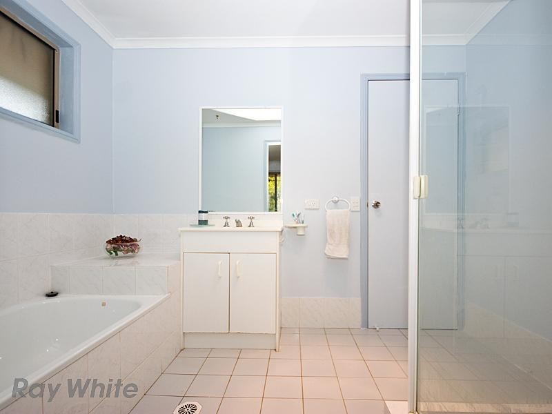 7 Murray Place, Forest Lake QLD 4078