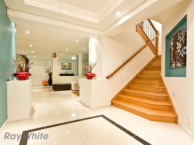 8 Santorini Place, Forest Lake QLD 4078
