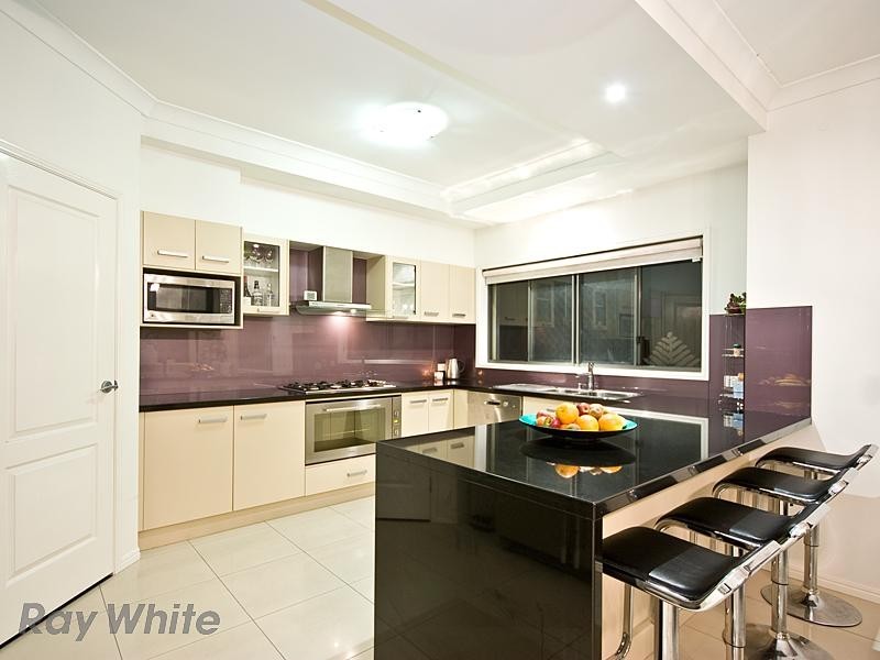 8 Santorini Place, Forest Lake QLD 4078