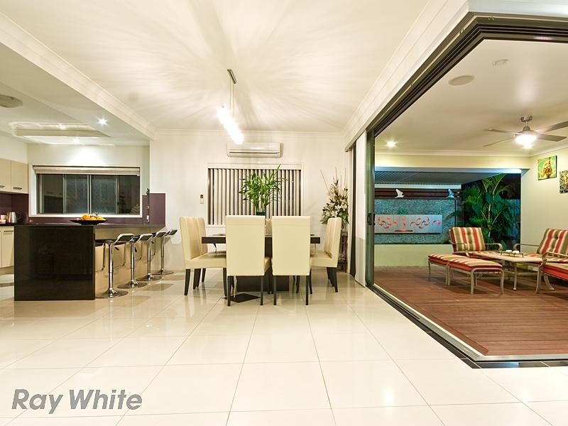 8 Santorini Place, Forest Lake QLD 4078