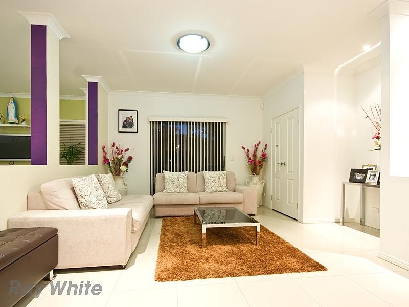 8 Santorini Place, Forest Lake QLD 4078
