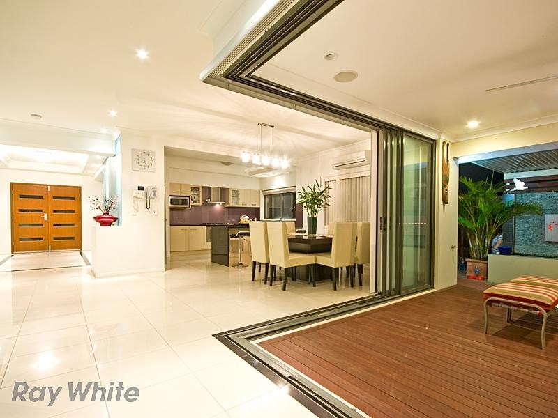 8 Santorini Place, Forest Lake QLD 4078