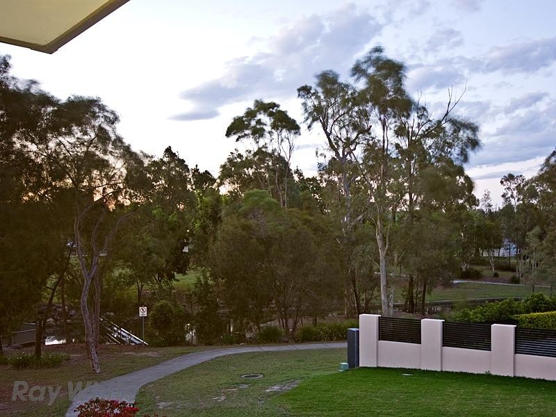 8 Santorini Place, Forest Lake QLD 4078
