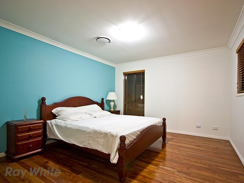 8 Santorini Place, Forest Lake QLD 4078