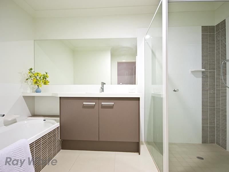 8 Santorini Place, Forest Lake QLD 4078