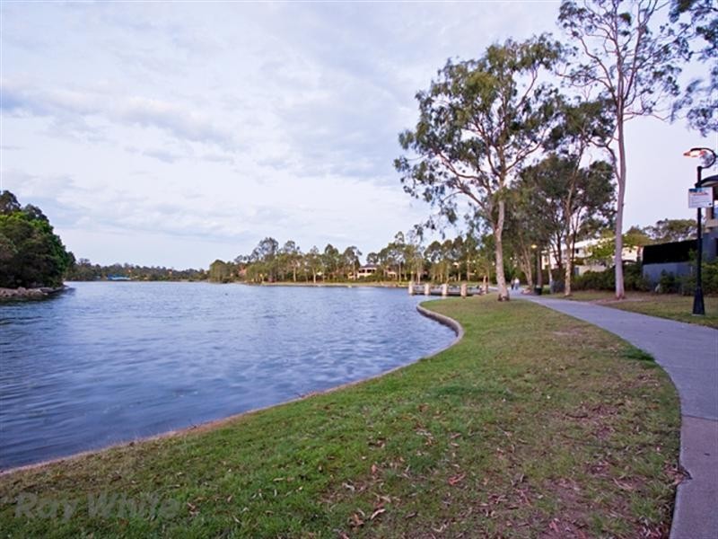 8 Santorini Place, Forest Lake QLD 4078