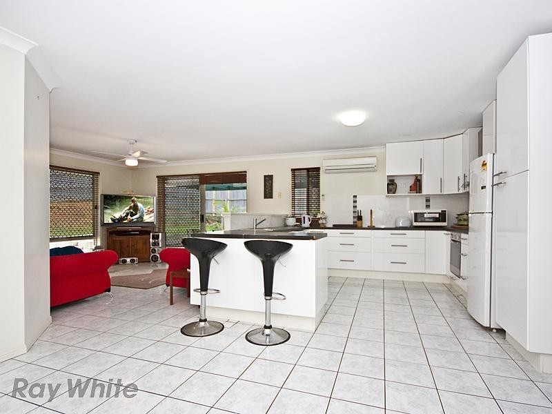 18 Windsor Place, Forest Lake QLD 4078